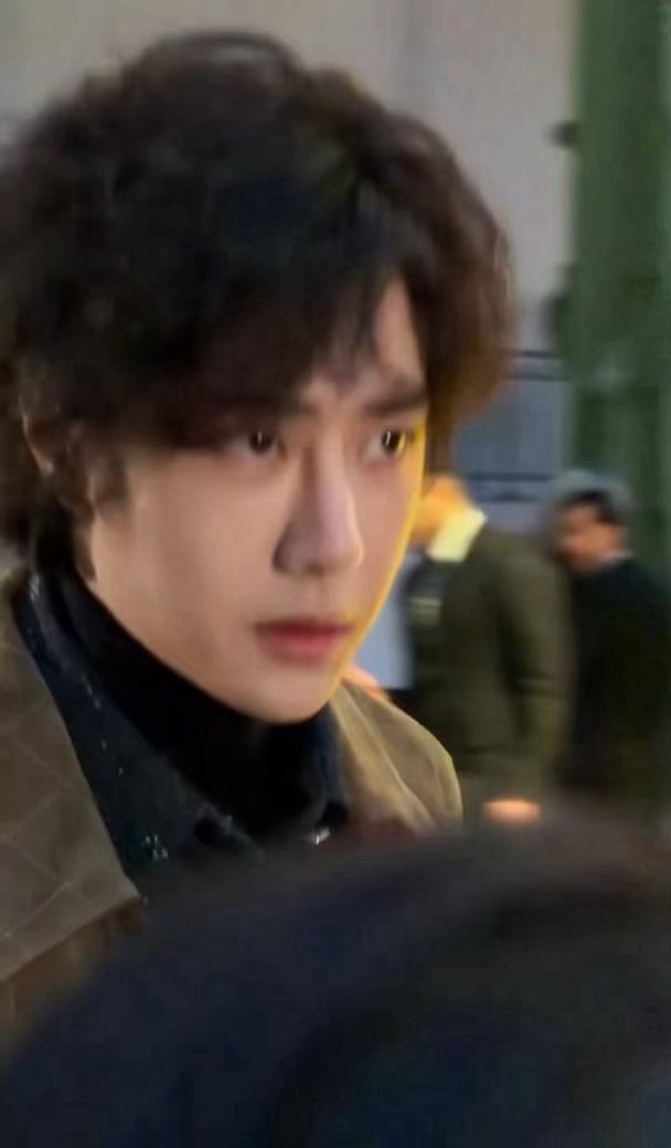 · 王一博入围巴黎时装周名人声量

啊啊啊啊啊，宝贝真的太帅了，越看越爱的男人