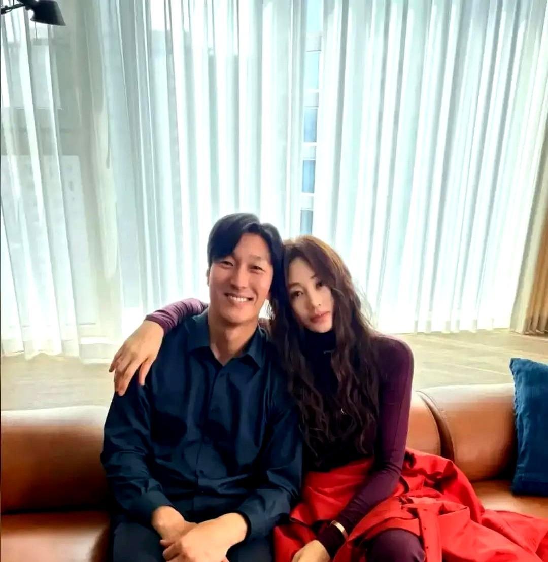 一口气刷完六集，金惠秀那个眼神扫过来，我连手里的水杯都忘了放下。

这剧没一句废