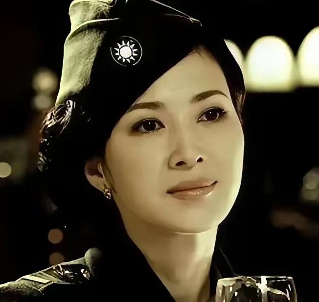 1956年的台北，毛人凤抓了副药喝下去，没多久就栽在家里咽了气。

老婆向影心听