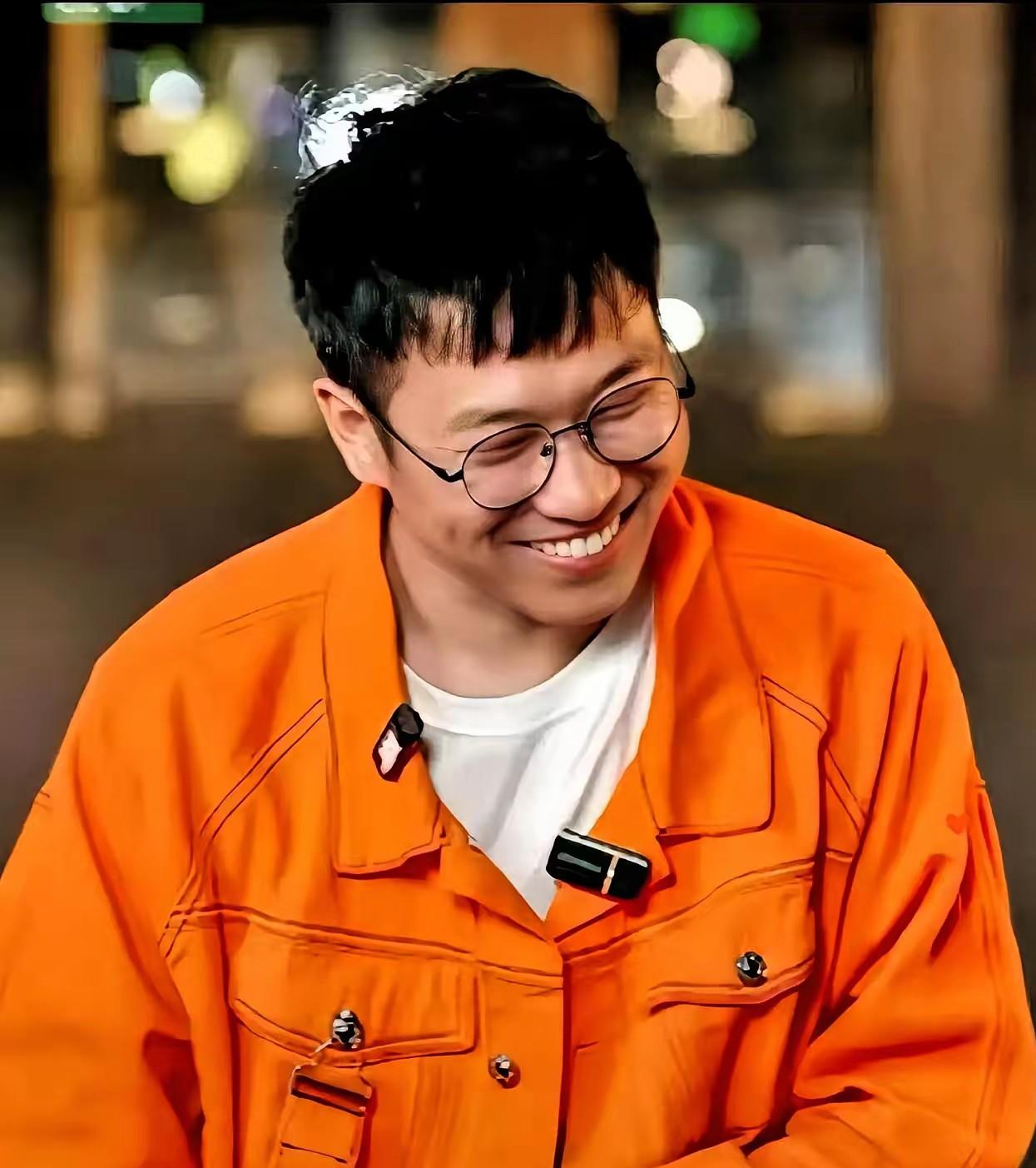 现在这主播都咋啦，离个职也要搞出个离职信，东方甄选是一个企业，主播明明只是东方甄