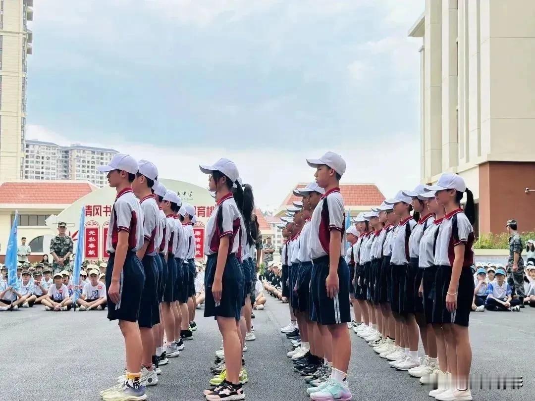 上海家庭里有中小学生的，家长必备打印复印一体机，老师发的资料自己在家打印方便快捷