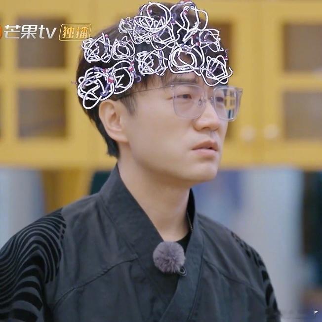 #第一次看见王铮亮为冷梗绞尽脑汁#果然一山更比一山高哈哈哈，“冷梗王”王铮亮今天