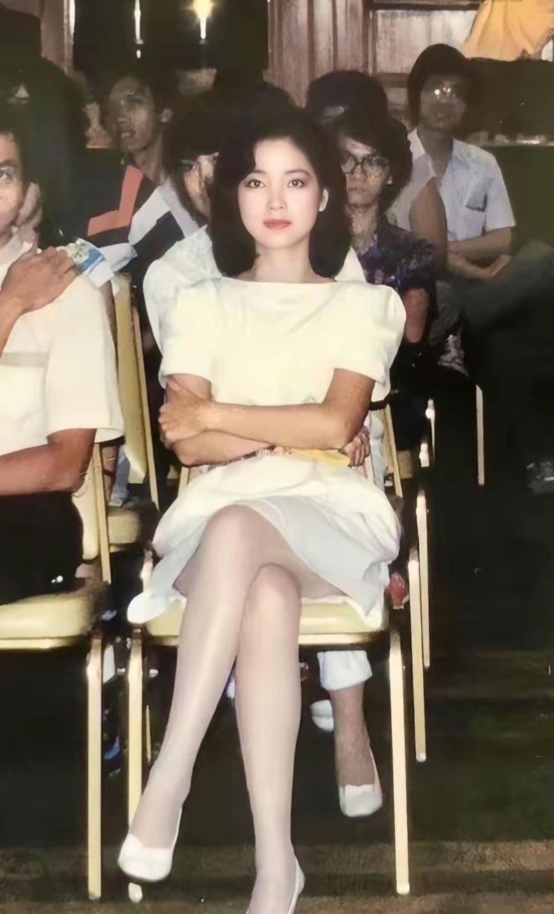1981年的邓丽君，真的好美，不是现在科技与狠活可以媲美的。 