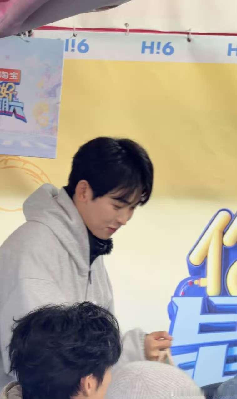 唐九洲张颜齐你俩先在这过上年了你好星期六唐九洲真的太喜欢看唐九洲和张颜齐同框了！