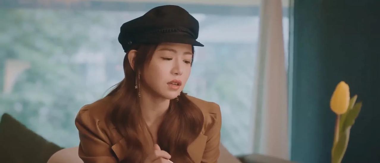 《亲爱的仇敌》：陈凯西罗曼姐妹俩又约在一起吃饭了，她们每次在一起我都觉得罗曼的穿