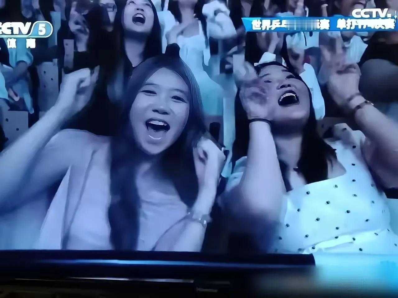 林诗栋是外协吗？
梁靖崑赢一个球，这些女粉丝就高喊“梁靖崑加油”！林诗栋失误一个