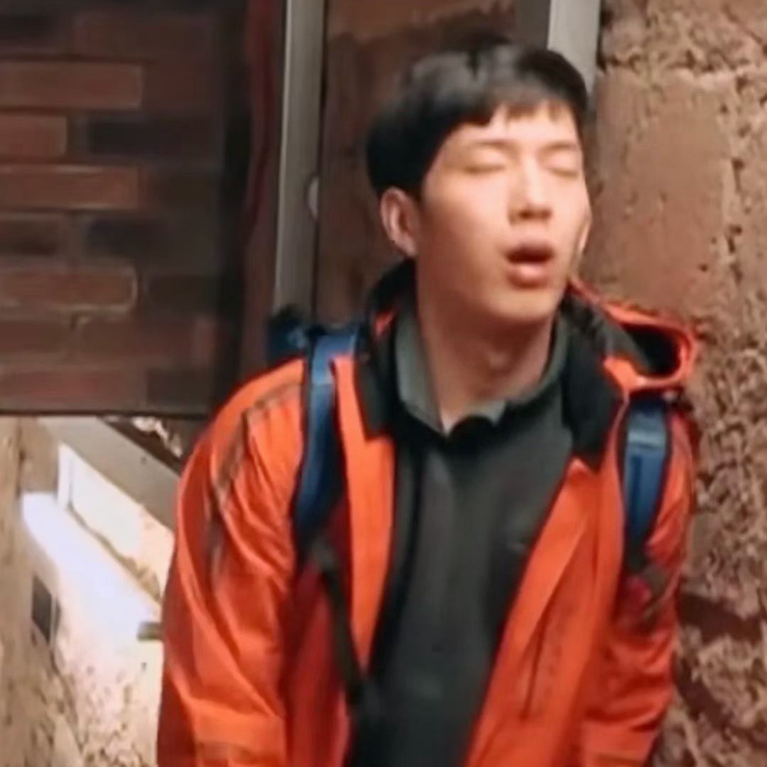 激素和情绪比我的大脑和皮肤先一步感受秋天的到来我每天都特别悲伤 ​​​