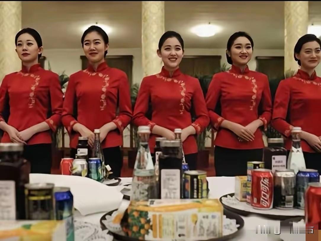看的出来，
她们真的很开心，
都在情不自禁的笑
隔着屏幕我都感觉到了，
他们工资