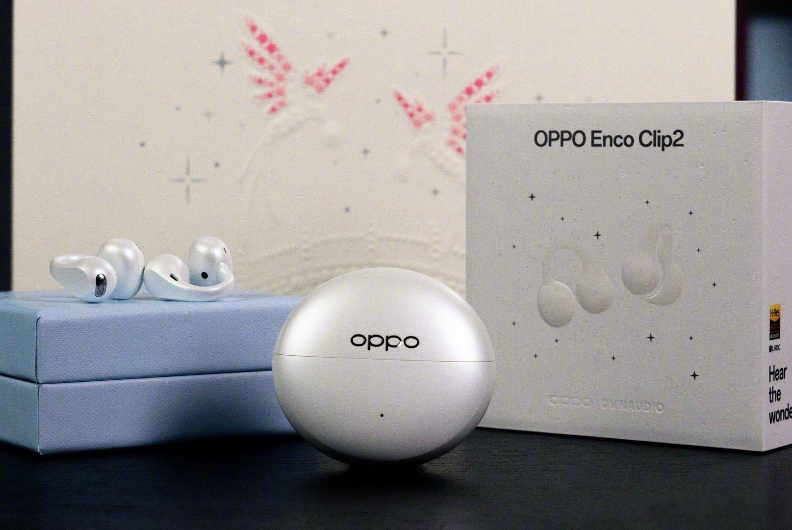 OPPO Enco Clip2的HEFANG联名款，质感拉满，十分精致，晨雾白配