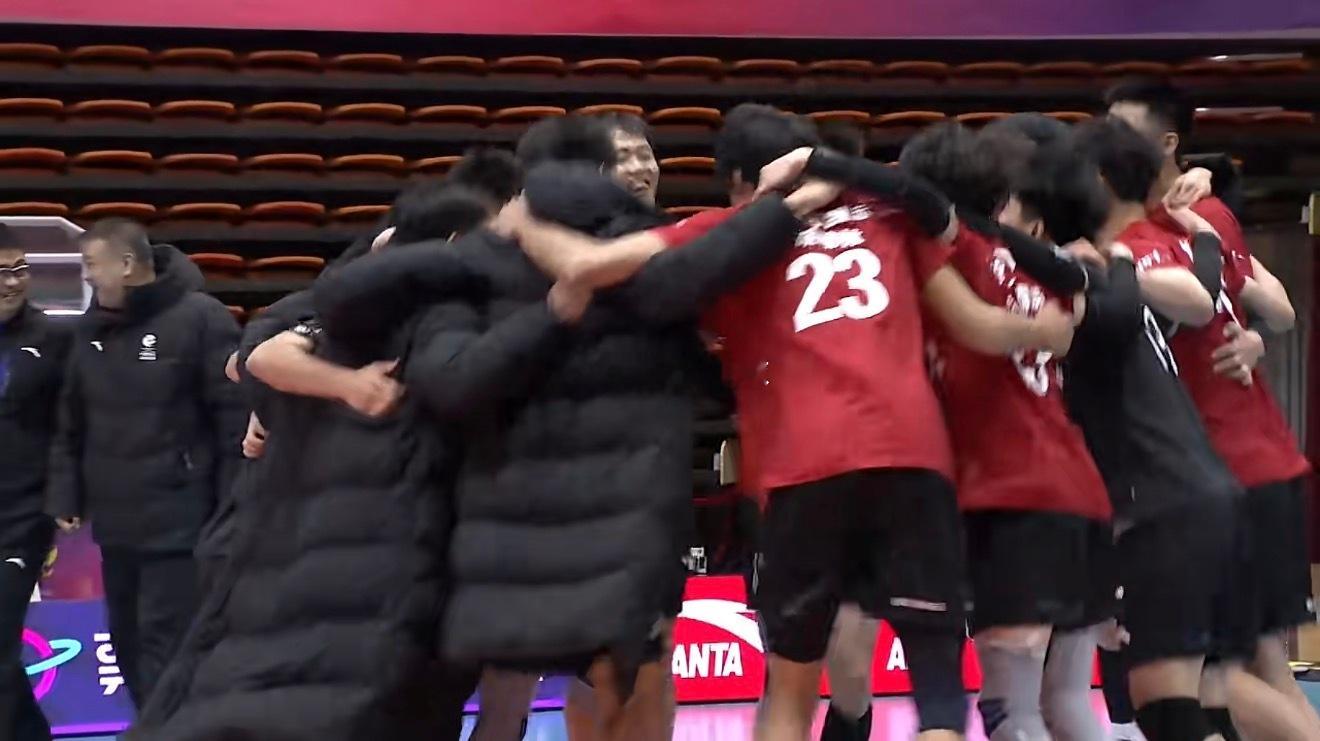 【山东男排横扫上海夺联赛第二胜】2025-2026中国男排超级联赛常规赛A级第四