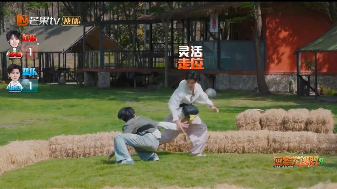 陈哲远转个身就赢了密室大逃脱 普通的小游戏尽显小心机，别人着急伸手抢纸巾，陈哲远