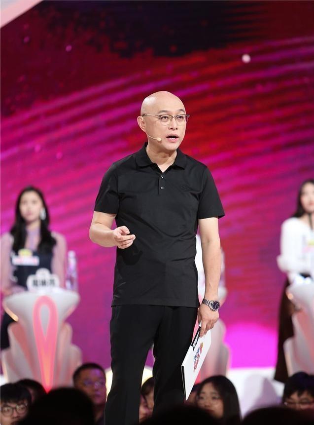 《非诚勿扰》的舞台上，孟非头一次发了这么大的火，他面色凝重，近乎严厉地质问一位女