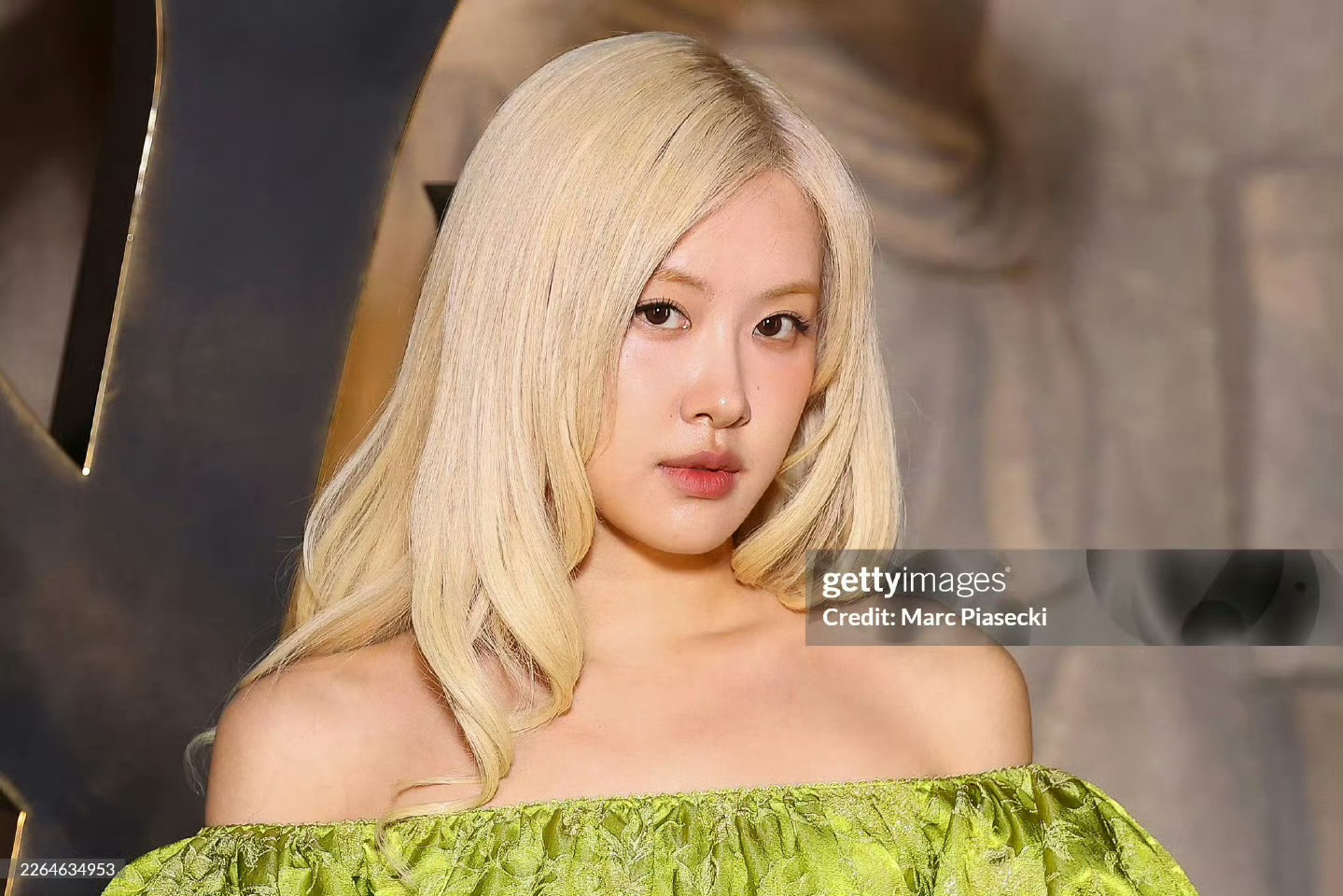 宋佳、朴彩英亮相SAINT LAURENT秀场，一组G社生图养眼极了！！！巴黎时