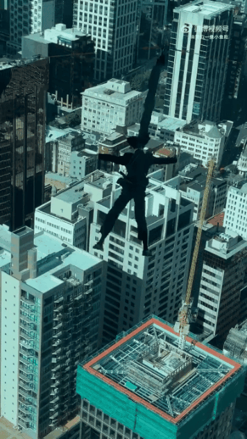 龚俊穿西装高空劈叉 玩这么大吗？ 