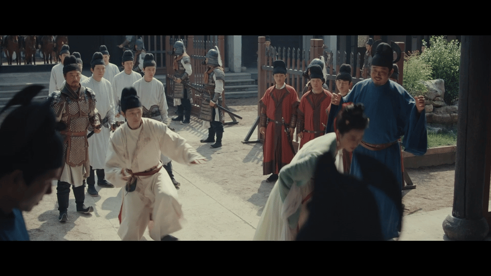 钱弘俶鞭抽贪官孙太真脚踹污吏 孙太真飞踹之后，钱弘俶直接开团秒跟，一拳下去直接把