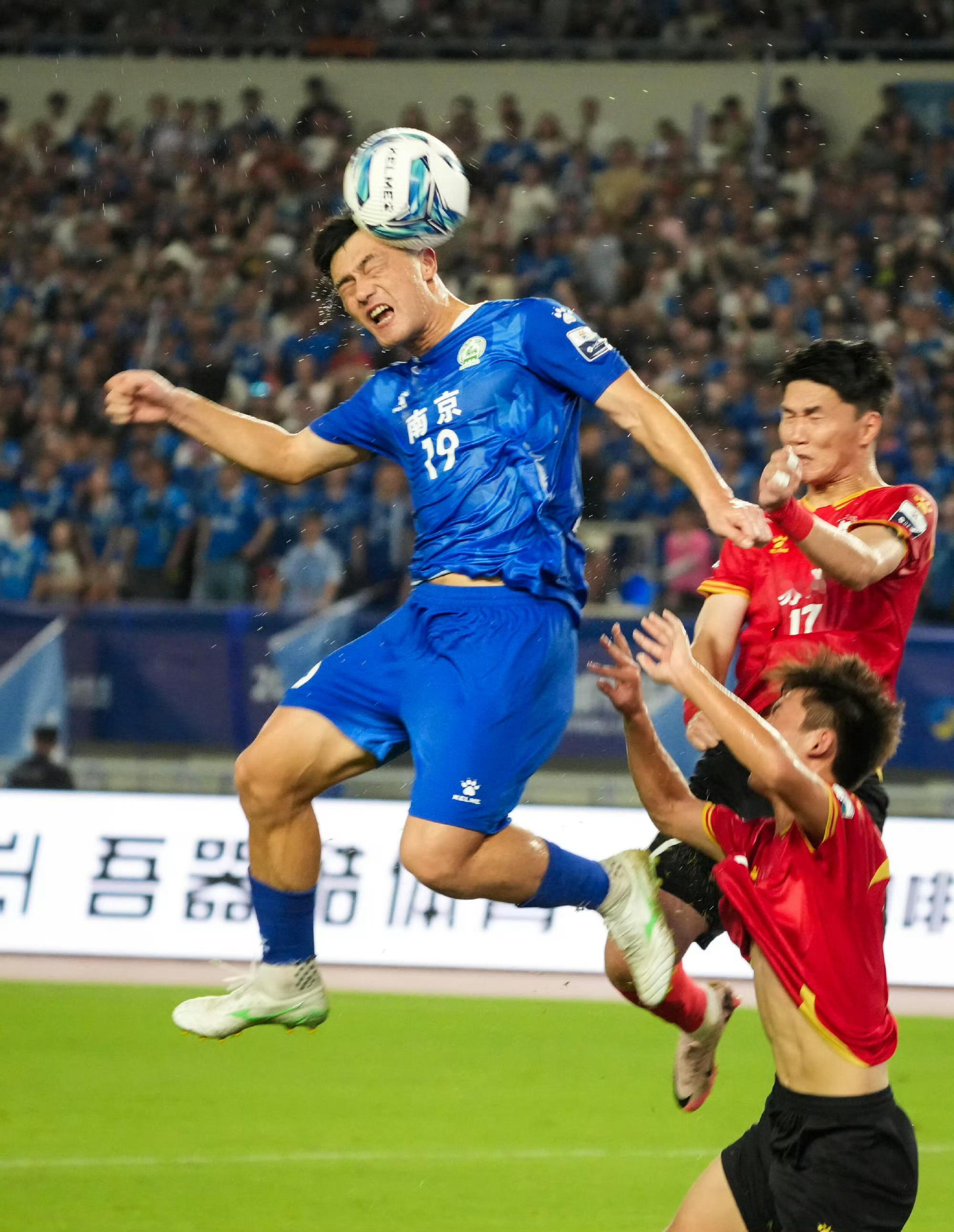 苏超决赛门票中签率低至1%苏超直接推动江苏成旅游新顶流220万人抢3万张票，苏超