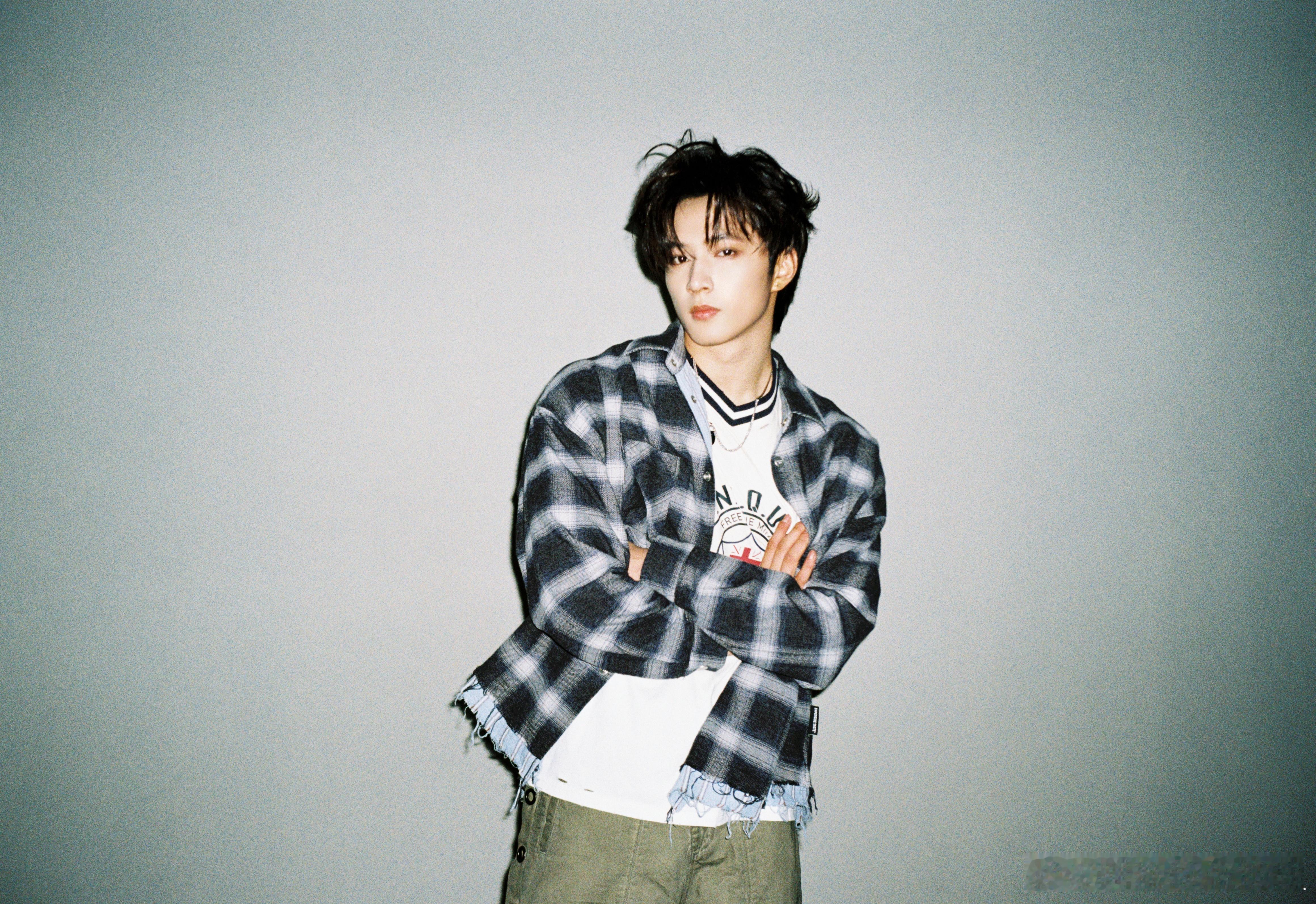 刘耀文说依旧没有不帅的义务 刘耀文发布新图，帅得很有底气了！刘耀文空降