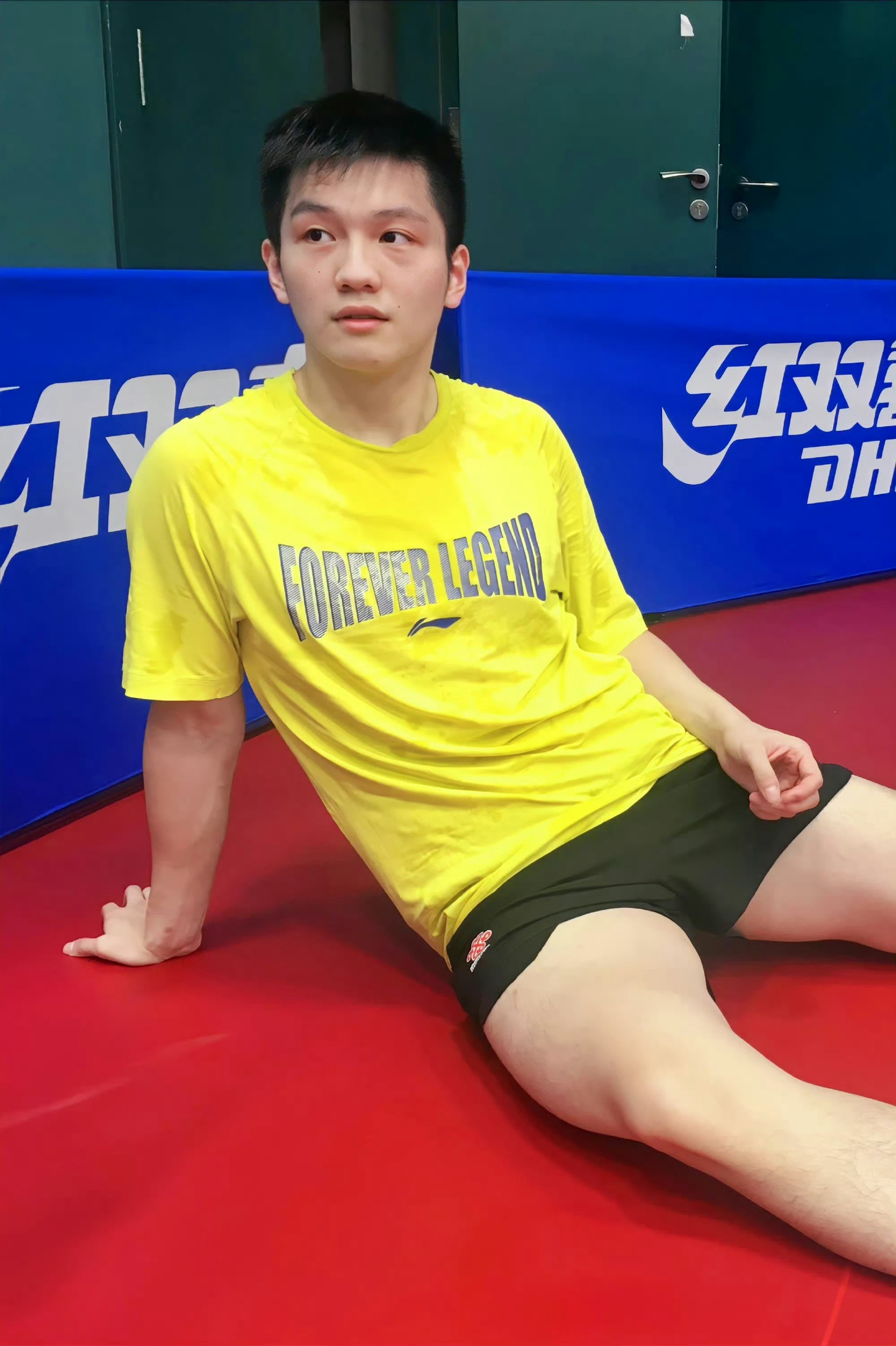 樊振东 朋友们 什么叫纯欲风啊 我最爱的樊振东图片系列之一