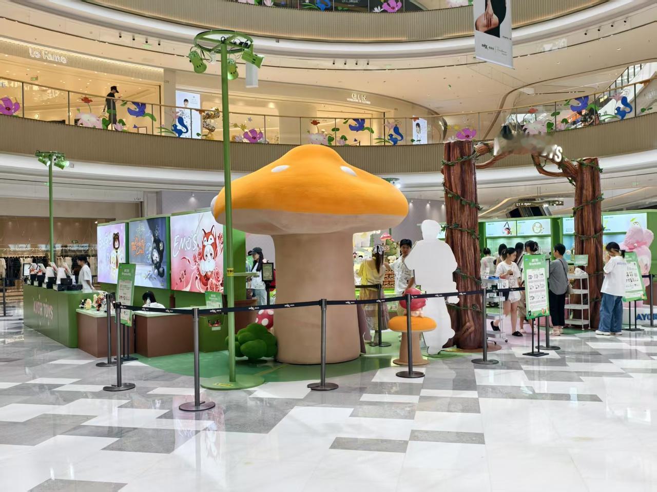 今天我在商场看到AYORTOYS（兔闪闪）的一家快闪店，才发现是阿里投资的，阿里