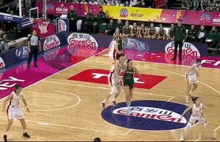 中国女篮热身赛三天内两负澳大利亚两场惜败总共只输4分，中国女篮在缺少多名主力的情