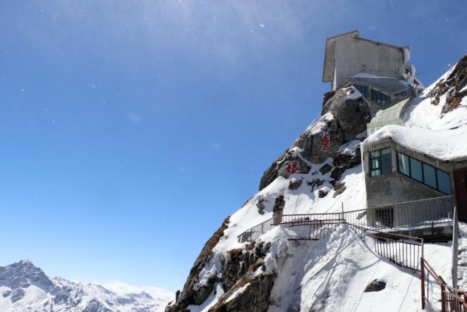 2021年，西藏某戍边部队迎来了最艰难的时刻——大雪封山，低温、食物进不来，种种