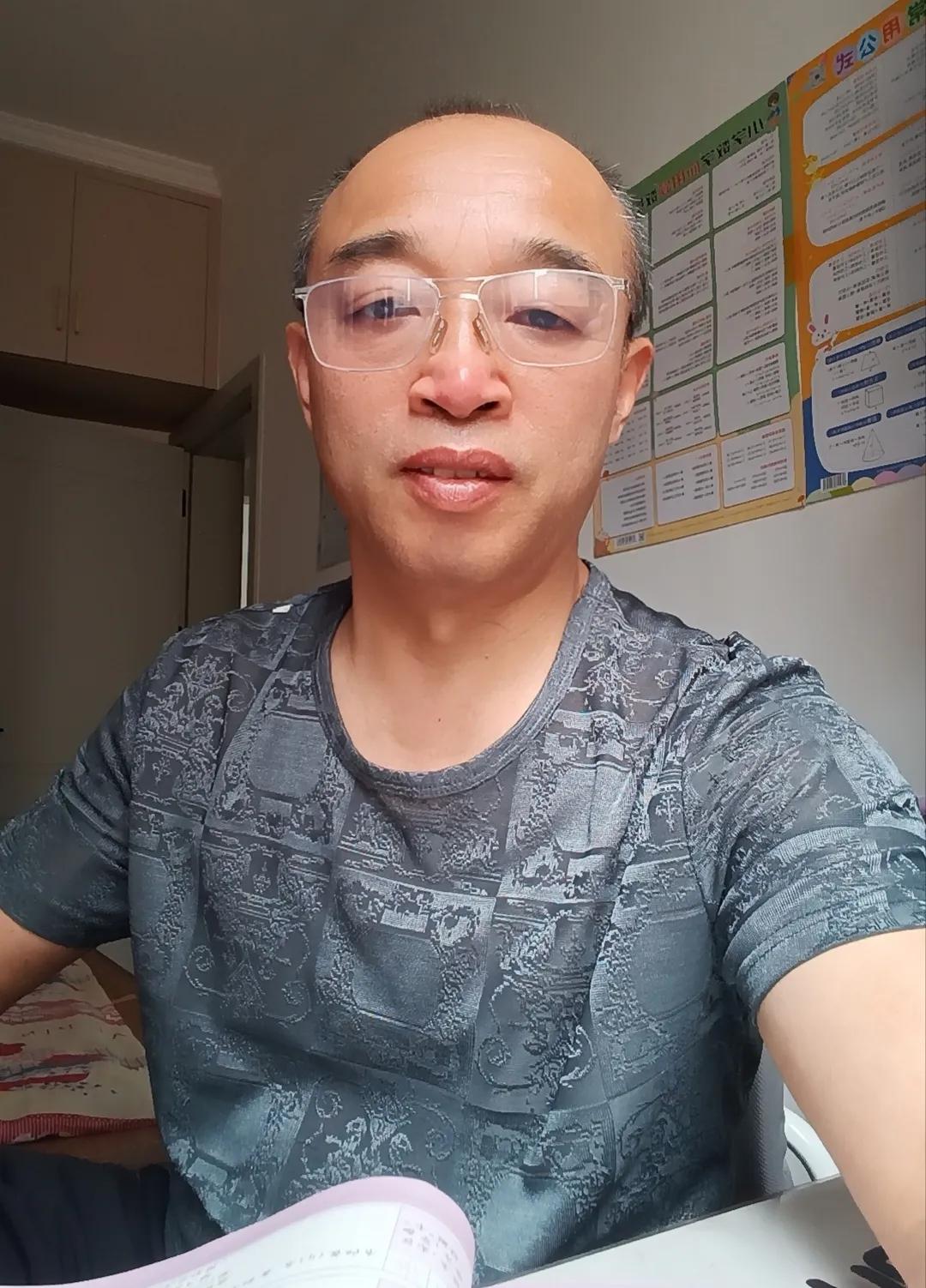 条友们，你们可千万别觉得文哥我在瞎掰啊！我跟你们说，我文哥，一个普普通通的62岁
