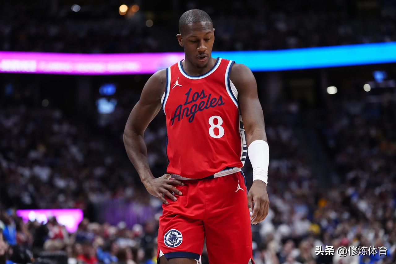 快船偷着乐吧！邓恩加入快船2个赛季，表现越来越好了：

1、邓恩上赛季场均6.4