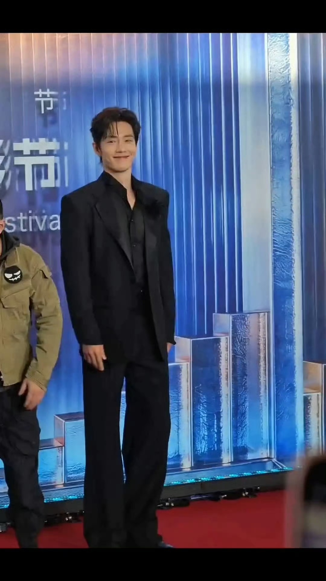 肖战肖战北京大学生电影节生图 哥一如既往的帅！！！完全优雅矜贵的王子！肖战北京大