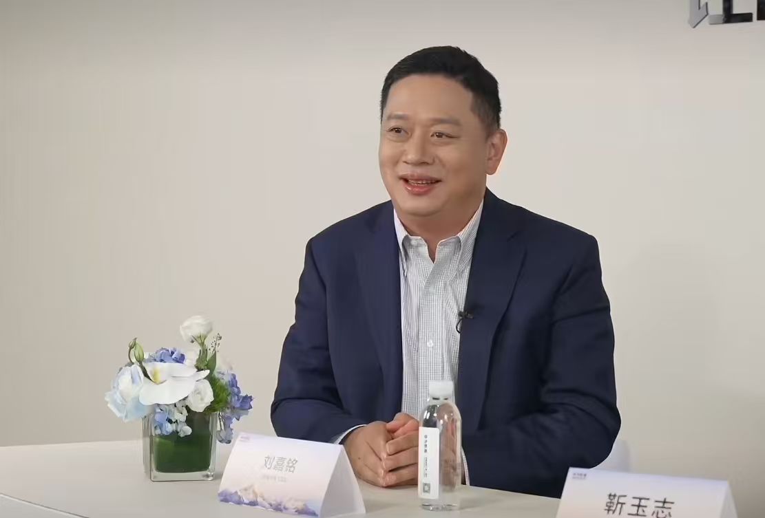 这波合作模式挺有意思的，双方能为了产品“吵架”，说明是真的在用心打磨细节。技术实