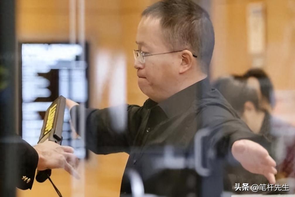 美国欺人太甚，这已经不是第一次非法监禁中国科技人才了！2015年，中国芯片顶尖人