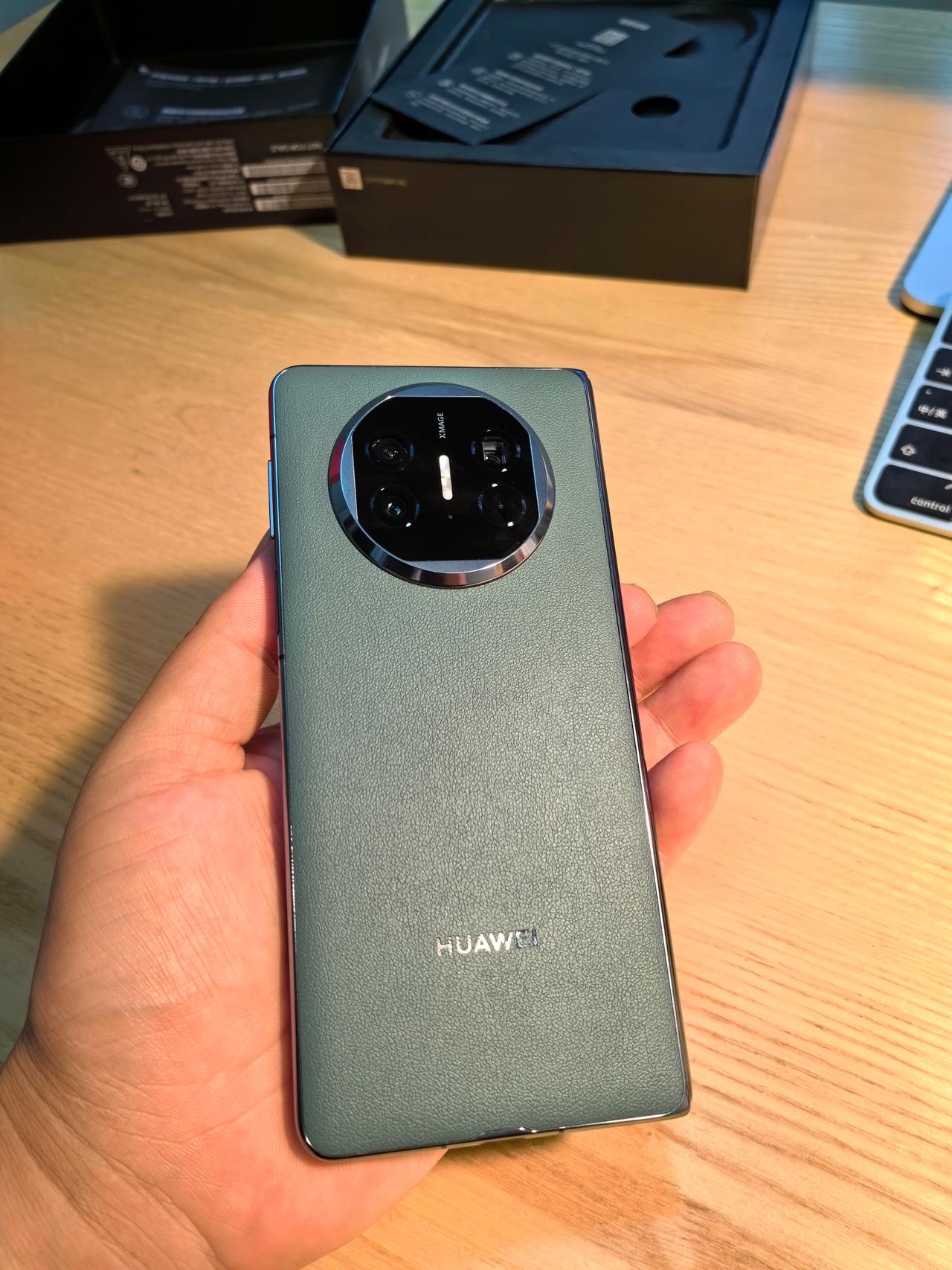 同样是一万多块，你会选iPhone 15 Pro Max，还是华为Mate X5