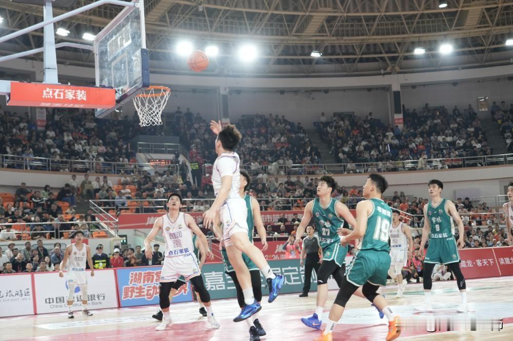 湘BA第四轮：益阳ⅴs常德
4月12日，在风景秀丽的洞庭湖畔，湘BA第四轮赛事上