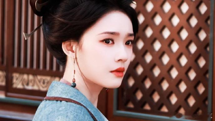 林允人生镜头全在路上了林允人生镜头全在路上了，杀青都这么美，不敢想播出后有多少神