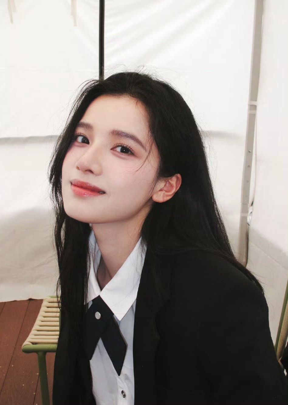 张婧仪今日更新校服是绝杀🖤🤍 ​​​