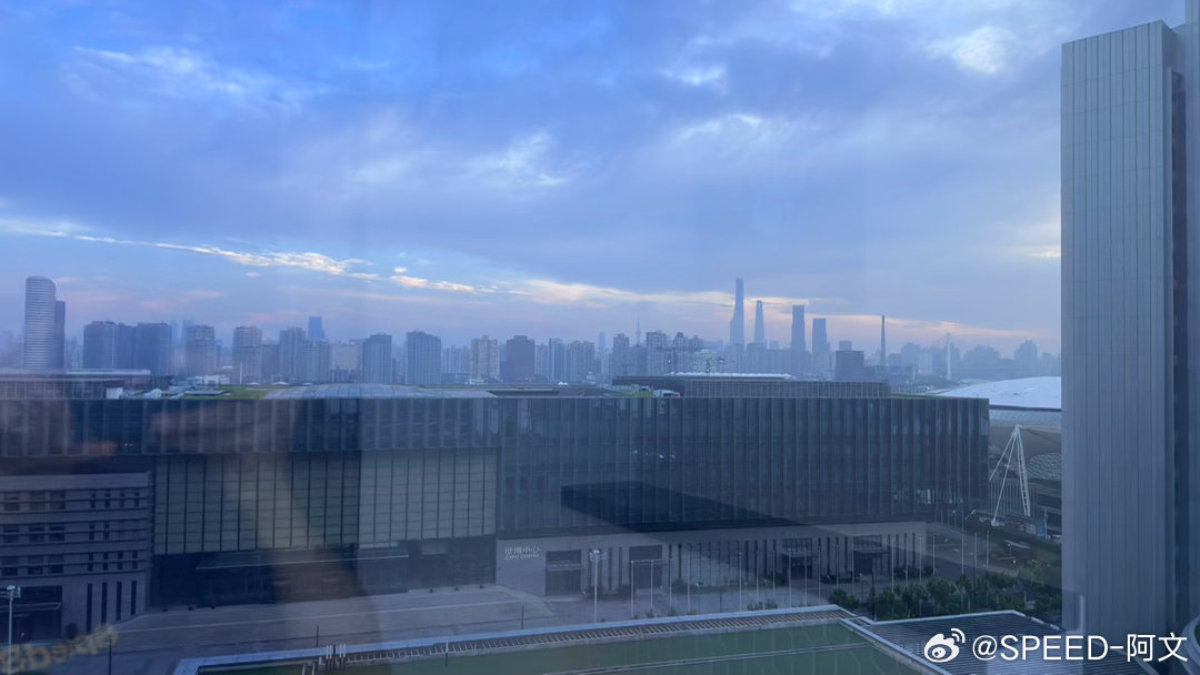 就这样吧！天亮了，当梦一场。不要因为结束而哭泣，要因曾经发生过的美好而微笑。 