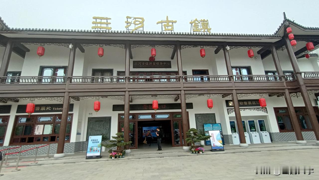 三河颂
制怒王子/原创

未到三河恋三河，
到了三河思三河。
巢湖此岸当枕头，