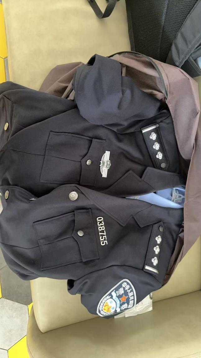 冒充民警打人者拘12天，借高考名义提前释放，22万买受害者闭嘴！民警子女就能肆意