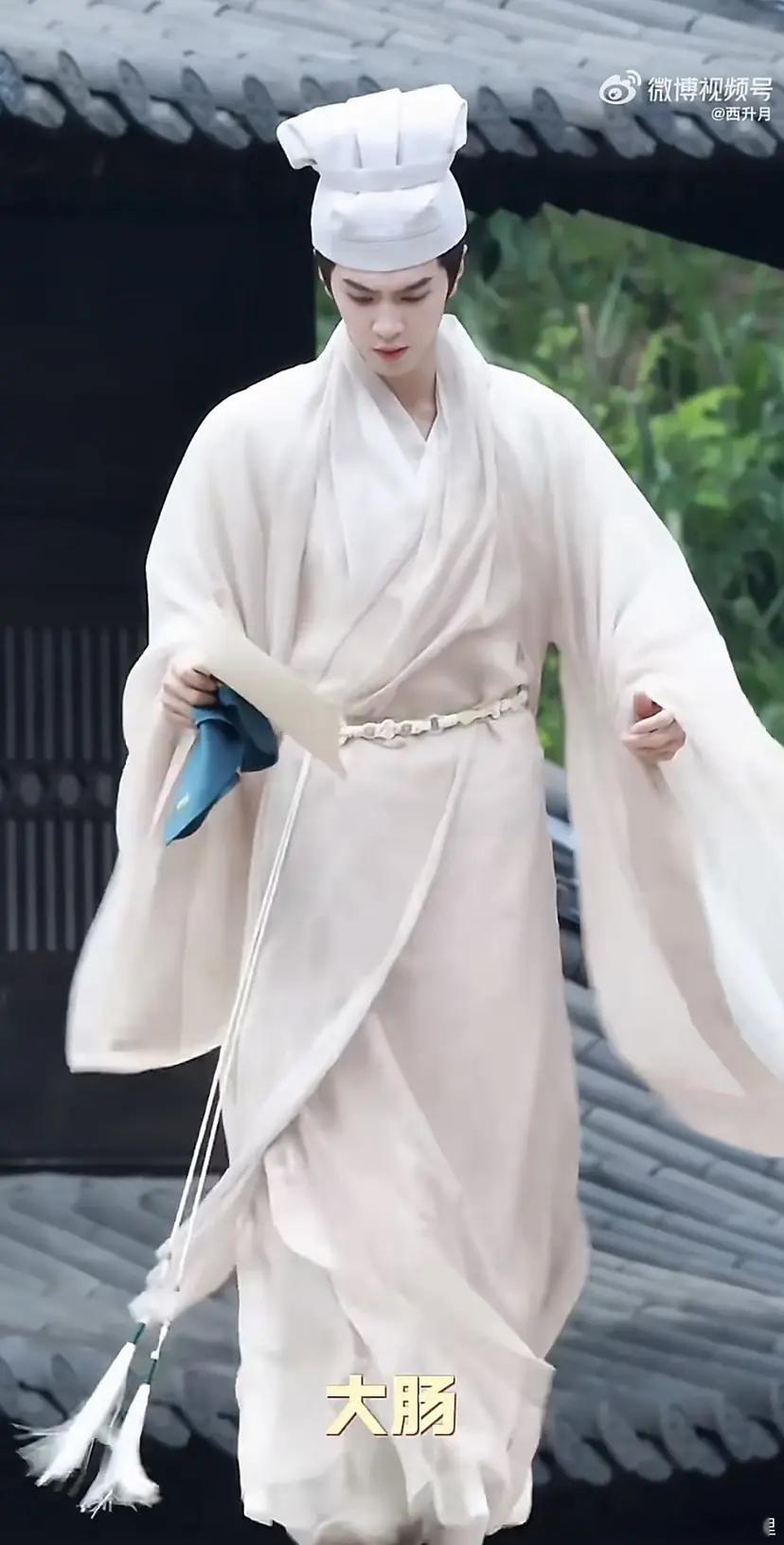 陈哲远求生造型，看着像宁采臣吗？ 