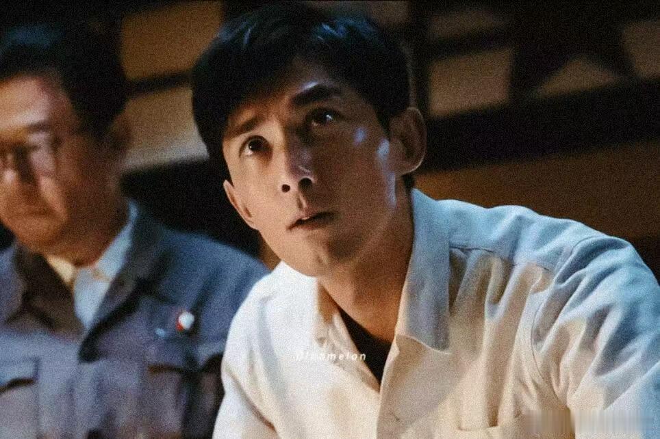 吴磊纯手搓营救黄渤1970年的吴磊完全不吃压力2035年深空失联，东方红一号短波