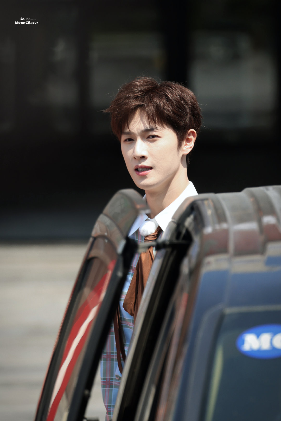 李昀锐综艺效果拉满了名场面爆笑来袭！李昀锐一不小心扯掉沙哥假发片，尴尬又可爱的瞬