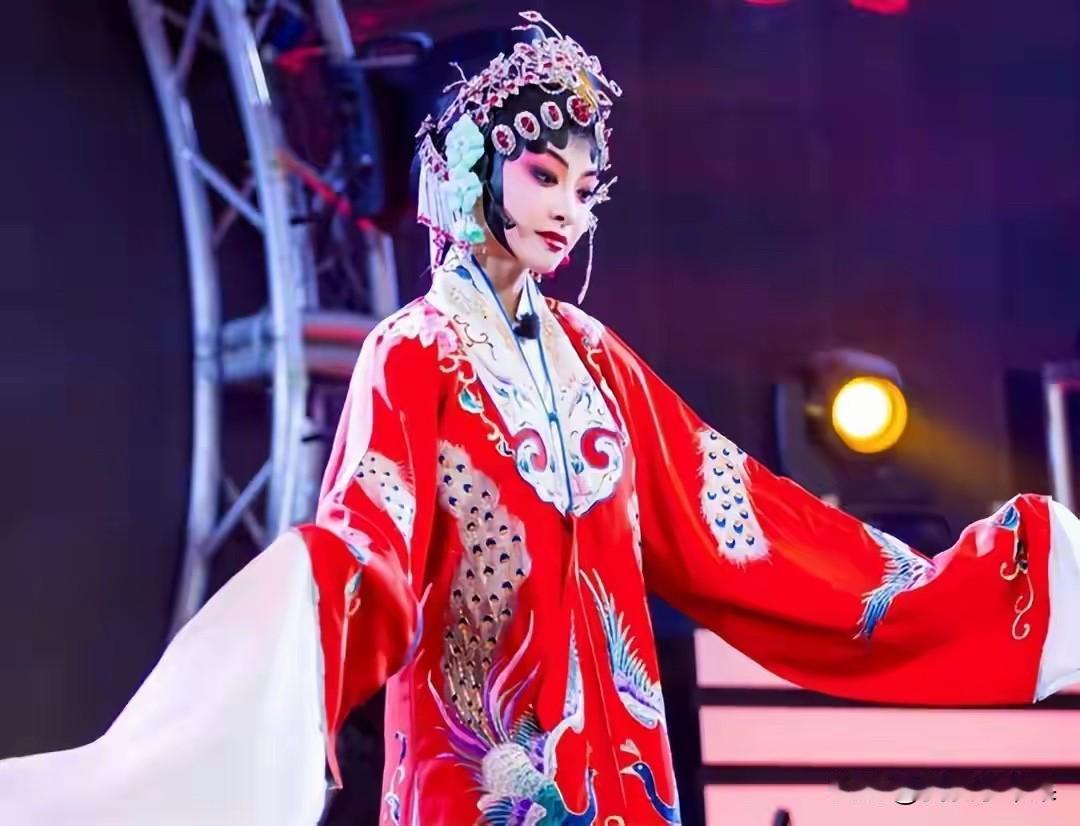 《主角》演到现在，忆秦娥是有理由怪身边人的。为什么不能怪？因为别人对她好吗？但是