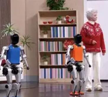 央视春晚开播一个小时，有3个万万没想到：

说起蔡明，大家都知道她是春晚常客，十