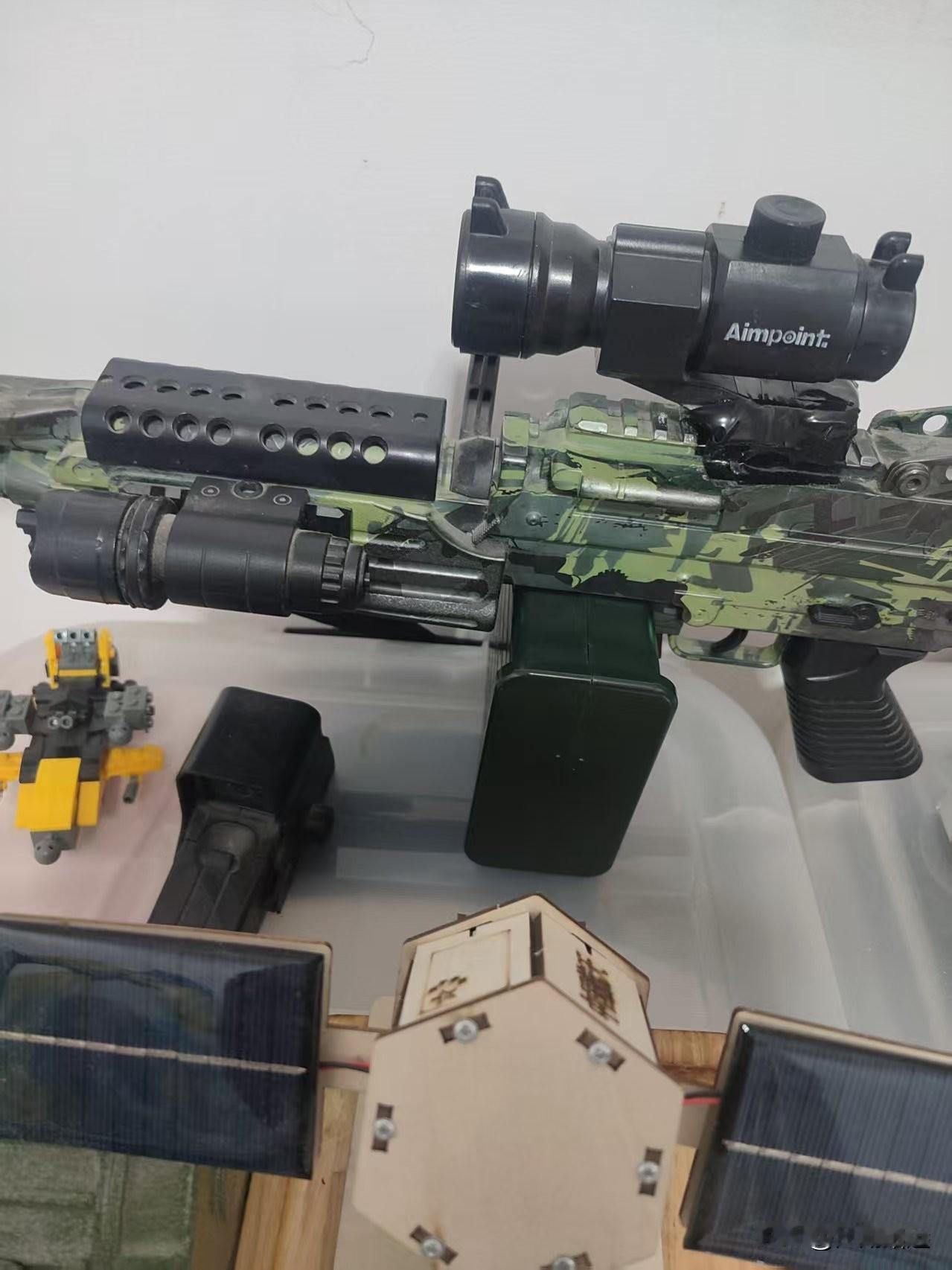 青春期儿子放假，我想躲去小公寓：不想渡劫，想多活几年。

中二少年放假第一天，我