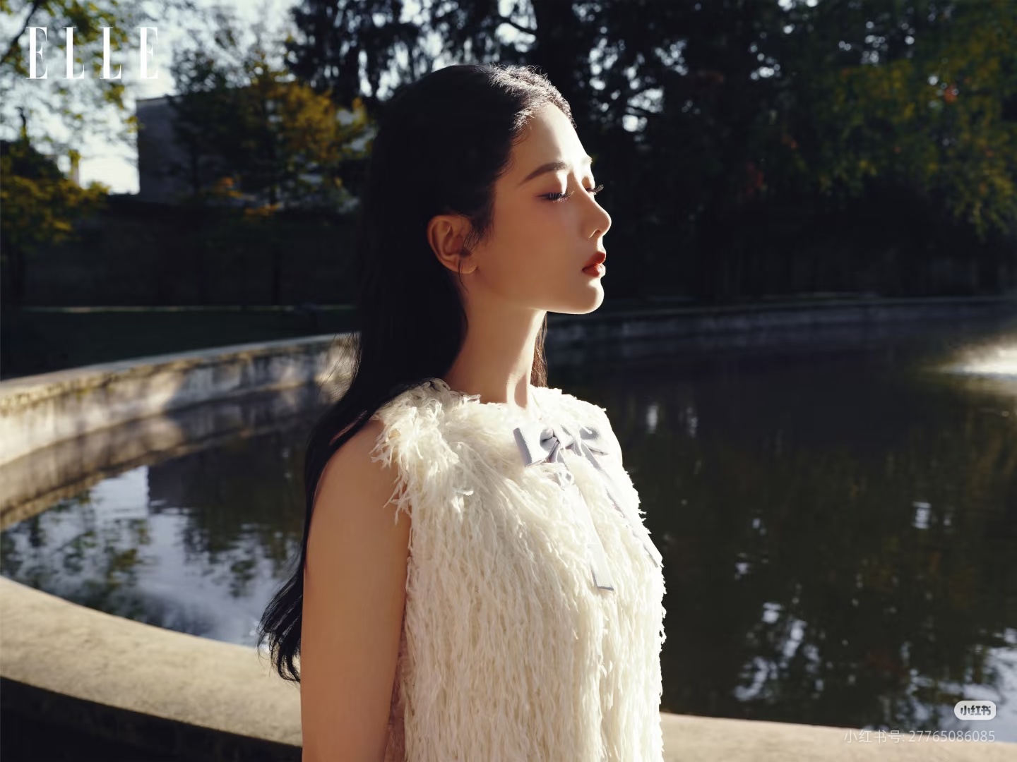 杨紫这个人，惜命的狠，VOGUE红毯在湖上，她都怕走着走着掉湖里。但她敢去海拔4