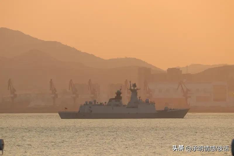 哇塞！新055大驱入列，或藏着“大杀器”！
家人们，3月8日新入列的东莞舰和安庆