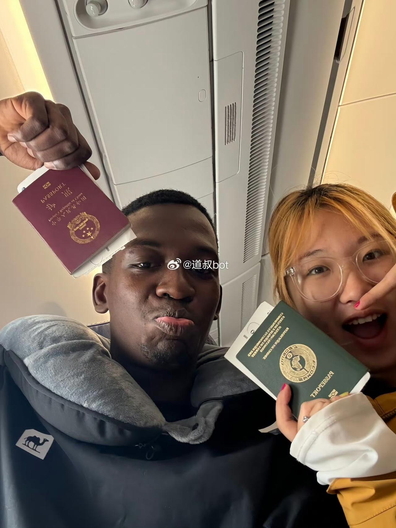 一国内女子晒和几内亚男友的恩爱日常，看起来挺般配啊，祝他们幸福。据说女滴在国内，