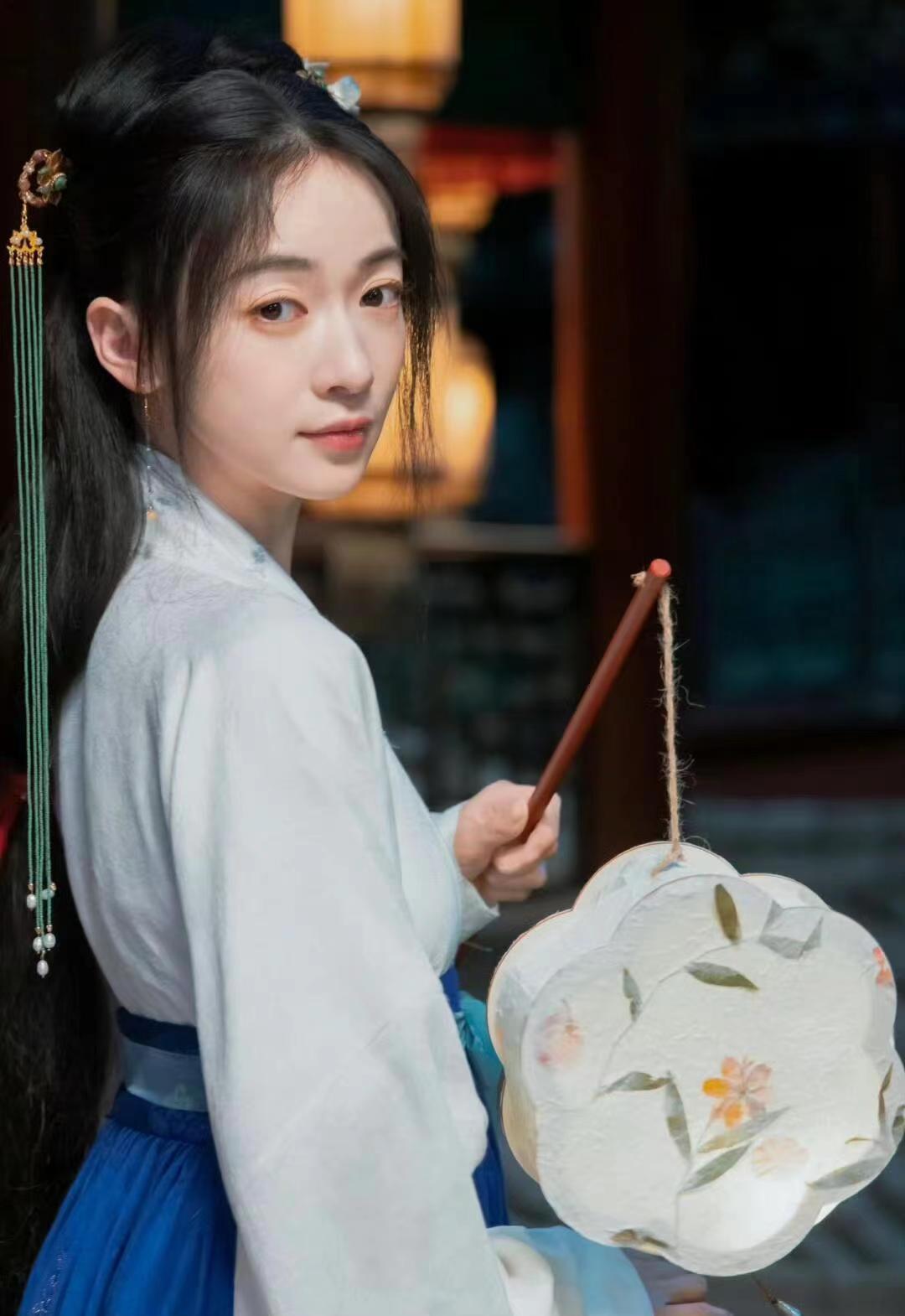 吴谨言男友还去过非常完美啊，明天要爆的不会是在谈着的男朋友吧 ​​​