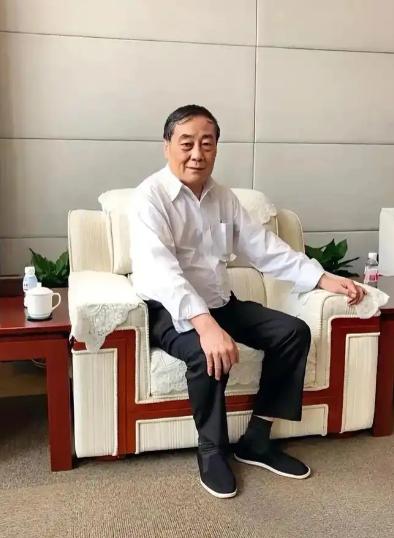 老宗想换继承人？
宗继昌差口气啊！


宗继昌在娃哈哈待了七年时间，
从车间干到