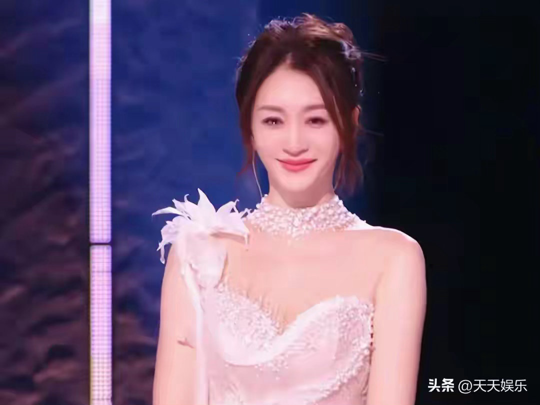 李小冉发文告别五公！继续做大女主！ 
