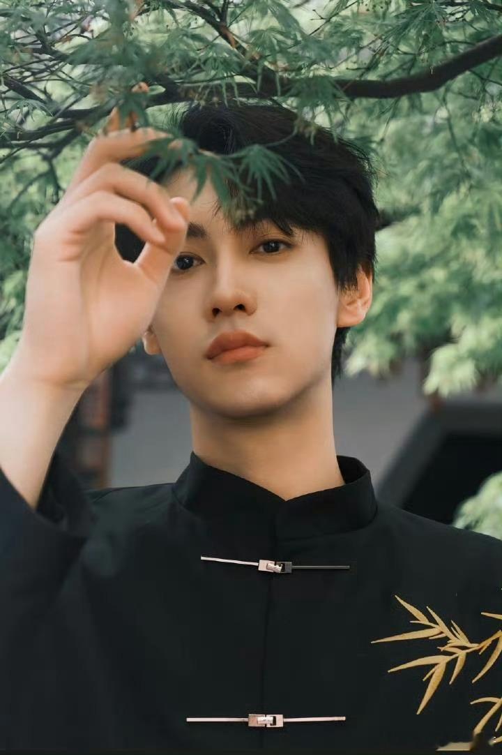 狗仔说田栩宁敢发声明就锤他是得前列腺增生了么？尿都尿不尽……欢迎大家一起来看大帅